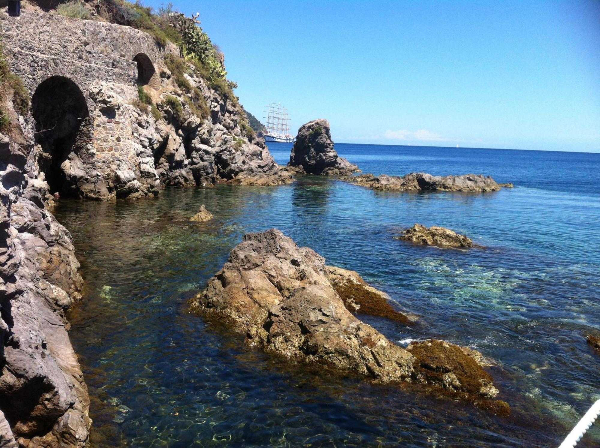 Hotel Rocce Azzurre Lipari  Bagian luar foto