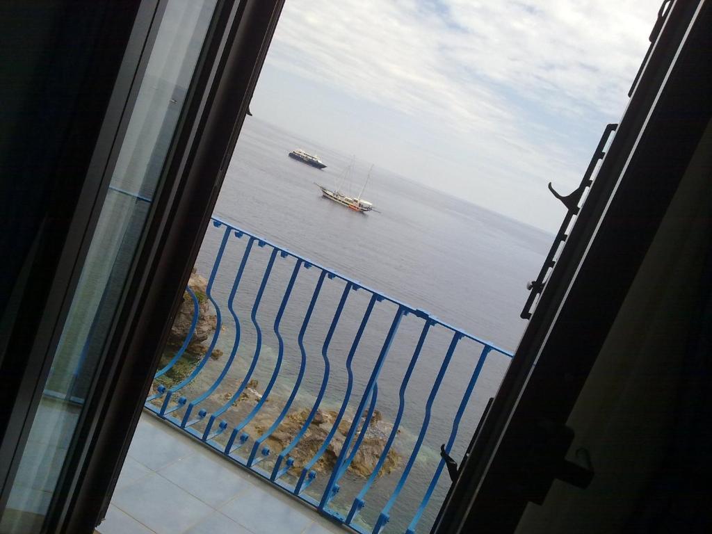 Hotel Rocce Azzurre Lipari  Ruang foto